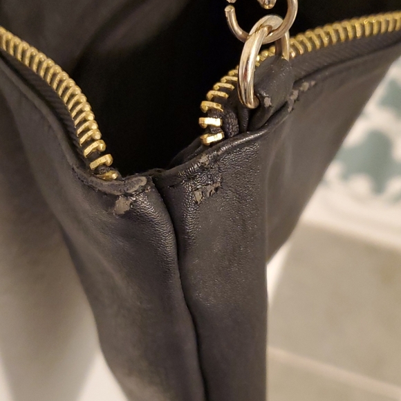 Classic Crossbody - Picture 6 of 7